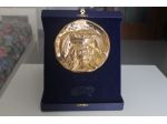 Medaglione raffigurante viso di donna o Madonna