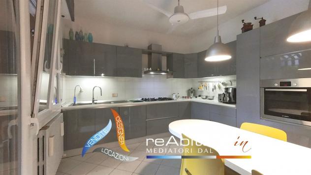Villa Luminosa nel Verde: Privacy, Comfort e Spazi per la Famiglia - Foto 5