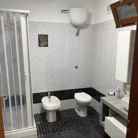 GUIDONIA BILOCALE ARREDATO CON GAZEBO ESTERNO - Foto 2