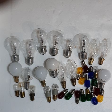 45 lampadine nuove di varie dimensioni