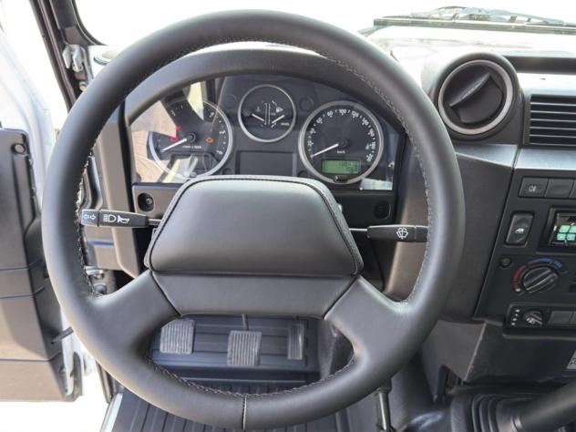 Land Rover Defender Defender 90 2.2 TD4 122 Cv SW - Cerchi, Clima, Radio ecc - Foto 9