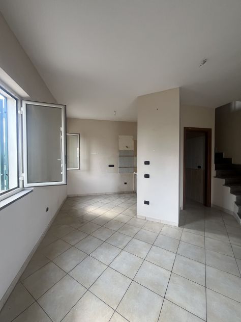 RIF. 509 DOMIZIANA - PORZIONE BIFAMILIARE 2 LIVELLI - BUONO STATO - Foto 4