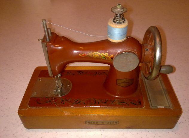 Macchina da cucire piccola, made in USSR - Foto 2