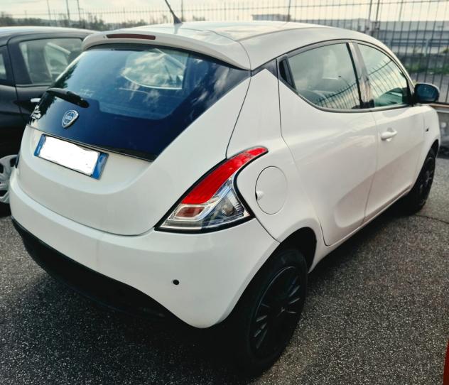 Lancia Ypsilon 0.9 TwinAir 85 CV 5 porte Metano Ecochic Gold - Foto 4