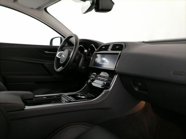 Jaguar XE 2.0d i4 Prestige 180cv auto my19 - Foto 10