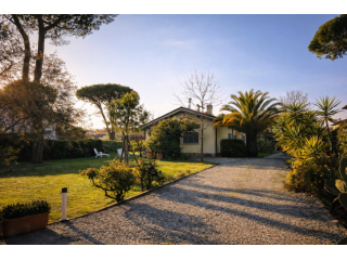 Villa in affitto a Forte dei Marmi 200 mq  Rif: 1409009