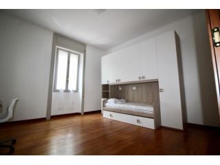 Stanza in appartamento in affitto a Novara