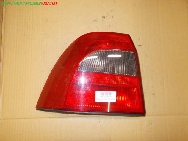 FANALE POST.S. ROSSO FUME OPEL VECTRA (J96) Parti elettriche Fanaleria Fanali Fanale post. sx. OPEL - VECTRA - 01-03-1999 - 01-05-2002