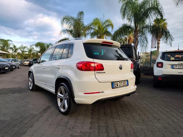 Volkswagen Tiguan 2.0 TDI 177 CV 4MOTION DSG R-Line - Foto 9