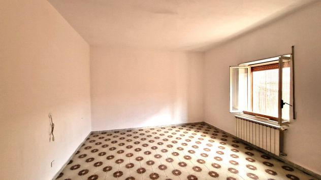 STABILE INDIPENDENTE CON CORTILE - VIA DELLE DALIE - FALCIANO DEL MASSICO V2853 - Foto 8