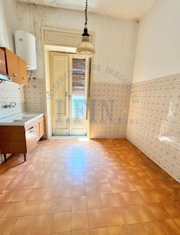 intero palazzetto affacciato su p.zza Marconi a Trecastagni/Bar Campisi - Foto 3