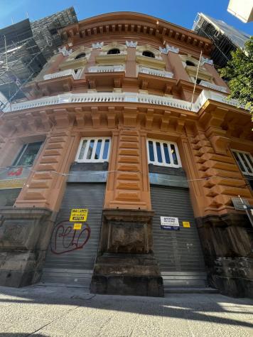 2 Vetrine in affitto a Napoli