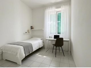 APPARTAMENTO di 5 vani e di 100 mq (FIRENZE) rif. AAJ405