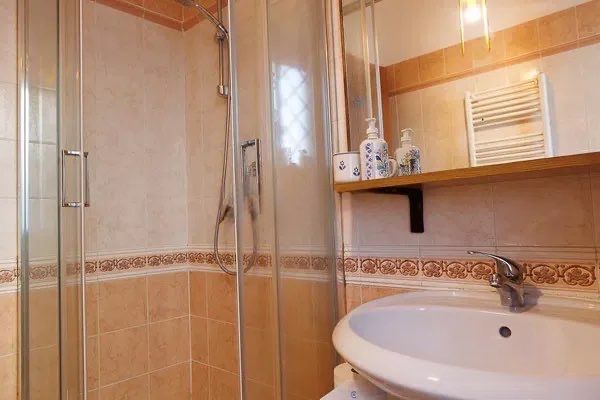 SANTA MARINELLA TRILOCALE ARREDATO CON GIARDINO PRIVATO.