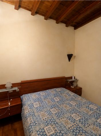 Camera letto matrimoniale comodini armadio - Foto 3