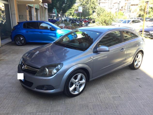 Opel Astra GTC 1.9 16V CDTI 150CV 3 porte Cosmo - Foto 2