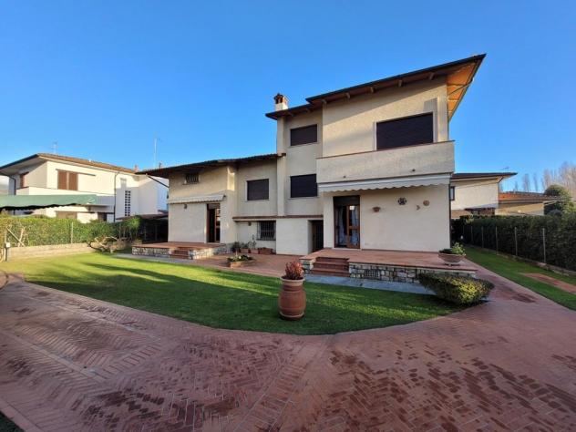 Villa in vendita a Marina di Pietrasanta - Pietrasanta 220 mq Rif: 1087148