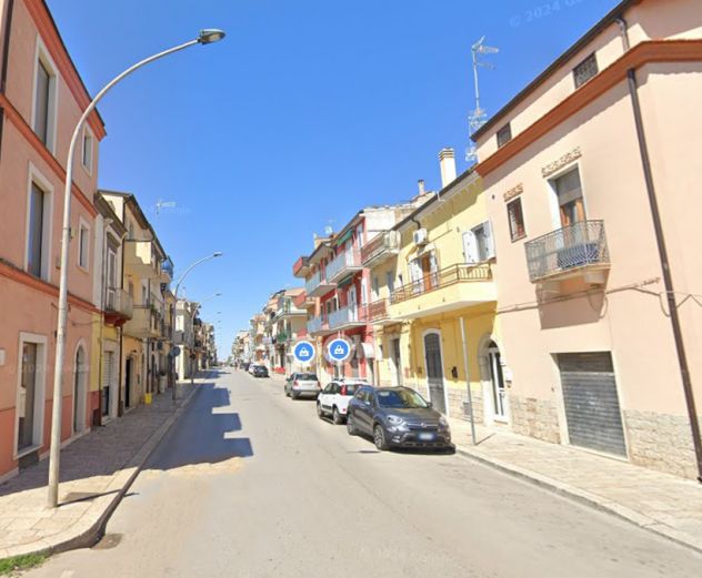 VENDESI IMPORTANTE LOCALE COMMERCIALE IN VIA MELFI, 67 - VENOSA - Foto 2