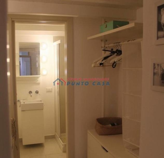 CENTRO STORICO – Via Carolina – Monolocale arredato al piano terra, 20 mq ca. + soppalco. Ottime condizioni. Euro 300 CL G - Foto 9