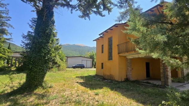 Magazzino in vendita a Nocera Umbra
