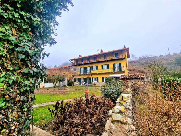 Vendita Bifamiliare da 390 mq in Via Roma con giardino