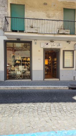 Negozio C1 – 128 mq | Centro Storico Albano Laziale | 2 Vetrine - Foto 2