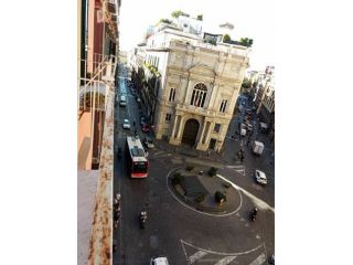 Offro luminosa camera al Centro di Napoli