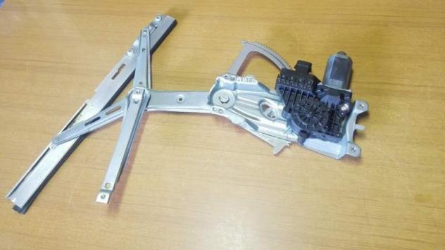 Motorino Alzavetro Anteriore Destro con Guide Opel Astra H 2009