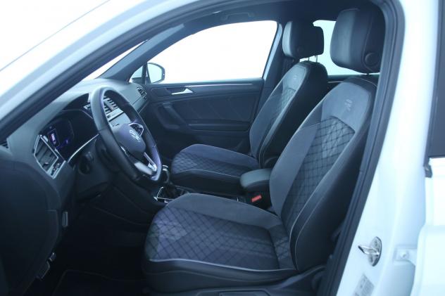 Volkswagen Tiguan 2.0 TDI SCR 150 cv R-Line DSG / Driver Assistance Pack - Climatronic - Cerchi 19" - Keyless Entry & Go - Fari LED Performance - Foto 7