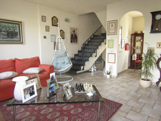 Comune di Massarosa, Piano di Conca, villetta a schiera di 130 mq su più livelli composta da: giardino d'entrata con cancello automatico, ingresso in - Foto 2