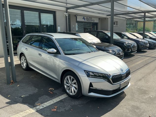 SKODA OCTAVIA 2.0 TDI 150 CV DSG WAGON SELECTION - 22.000 km