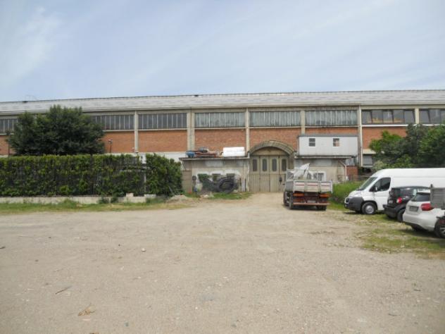 Immobile di 932 m² con 2 locali in vendita a Pogliano Milanese