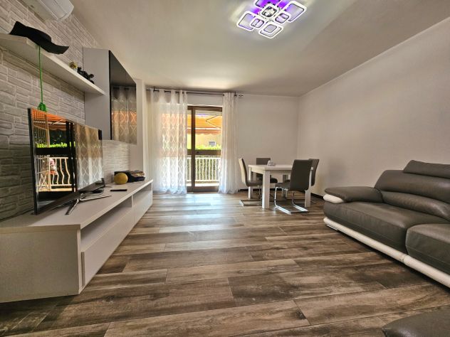 Ampio trilocale ristrutturato con arredo moderno