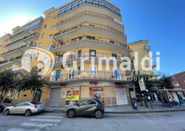 Oltre 3 vetrine in affitto a Salerno - Foto 4