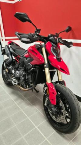 DUCATI Hypermotard V2 RED rif. 24079954