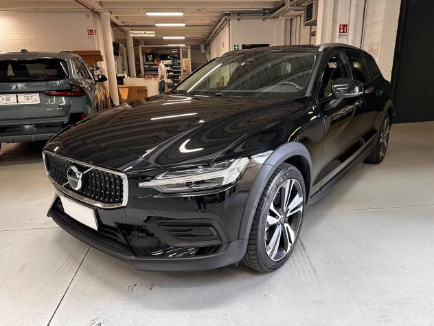 Volvo V60 Cross Country V60 II 2023 Cross Country 2.0 b4 Plus awd auto