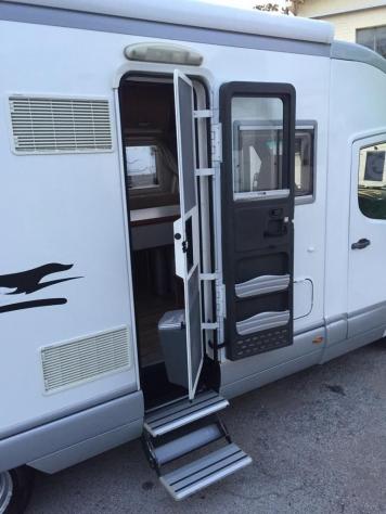 MOTORHOME LAIKA IVECO BASCULANTE 6 POSTI LETTO CASTELLO CLIMATIZZATORE FOTOVOLTAICO GENERALI CAMPER - Foto 5