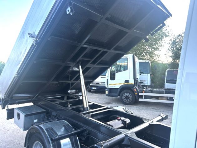 camion iveco daily 35c15 ribaltabile - Foto 7