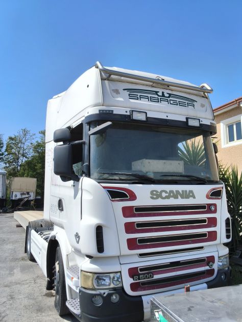 Trattore stradale con ralla per semirimorchi