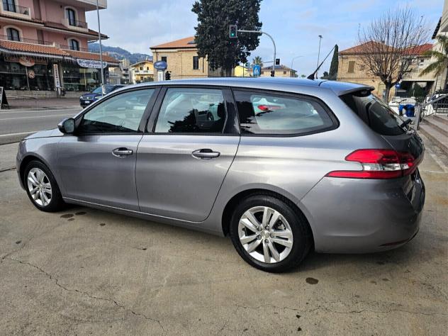 Peugeot 308 BlueHDi 120 EAT6 SW Business - Foto 4