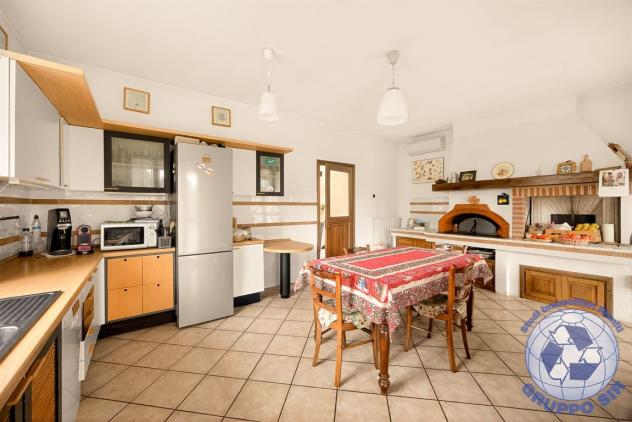 villa bifamigliare con capannone uso deposito - Foto 18