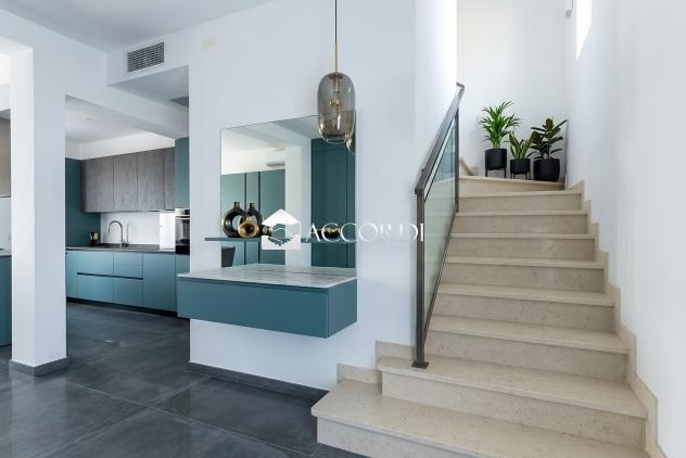 CASA AFFIANCATA di 7 vani e di 440 mq (MONTEBELLUNA) rif. SWF5
