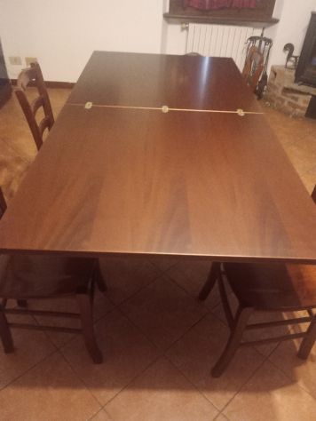 Tavolo pieghevole in legno massello con 4 sedie – €170 - Foto 2