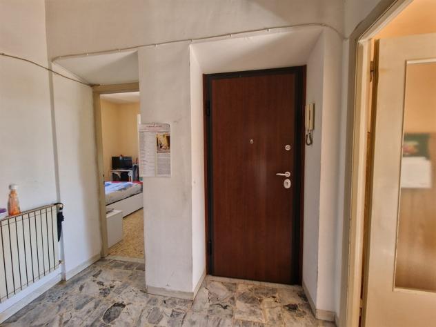 AMPIO TRILOCALE CON TERRAZZO - Foto 6