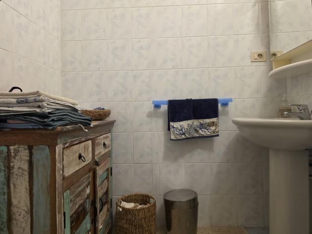 RONCHI, a soli 500 metri dal mare della Riviera Apuana, elegante villetta a schiera d'angolo con giardino su due lati e ampio pergolato. Disposta su t - Foto 16