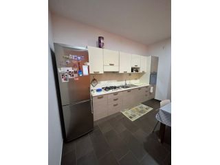AFFITTO CAMERE IN TRILOCALE RISTRUTTURATO E ARREDATO (PARELLA da 1 giugno)