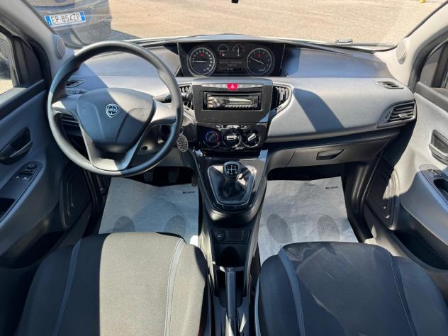 Lancia Ypsilon 1.2 BENZINA 69CV SILVER 2016 - Foto 10