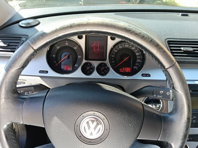 Volkswagen Passat Berlina - Foto 2