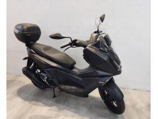 KYMCO Skytown 125 .
