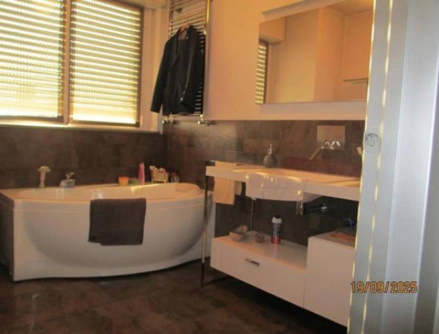 Immobile in asta di 182 m² con più di 5 locali e box auto doppio in vendita a Milano - Foto 11